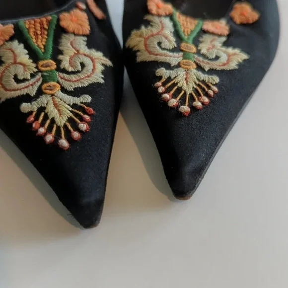 Fendi Embroidered black satin kitten Heels size 6 - Picture 11 of 12